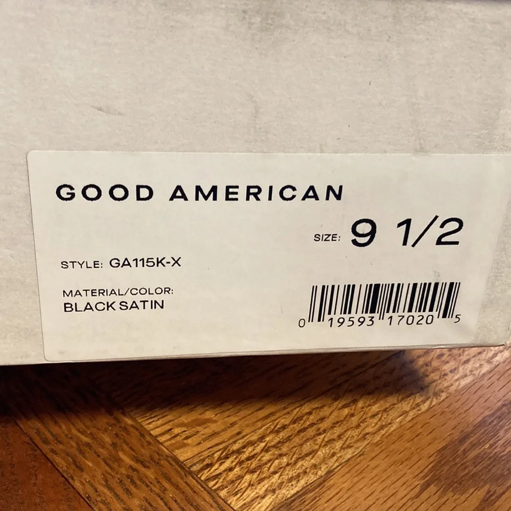 ⭐️⭐️ GOOD AMERICAN STRAPPY BLACK SATIN & Rhinestone Heels NIB 9.5 - Picture 7 of 7